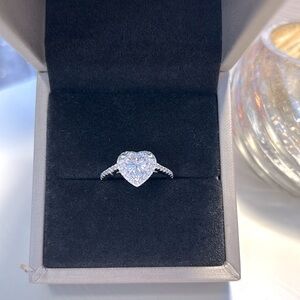 💎💍Gorgeous Anna Zuckerman size 7 White Diamond Crystalline 1ct Heart Ring